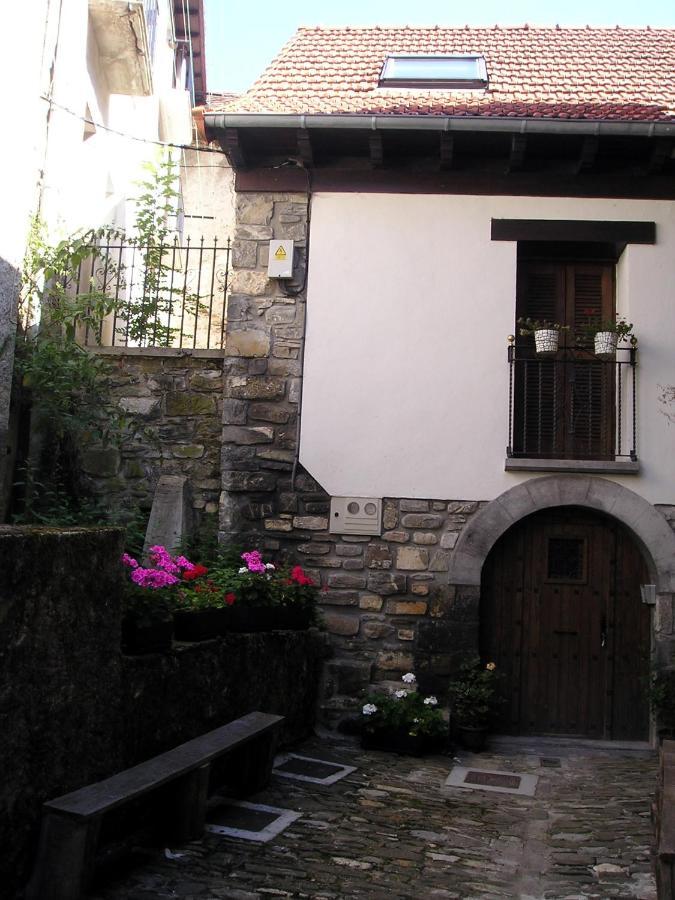 Apartamento Pedroixko Etxea Uztarroz Exterior foto